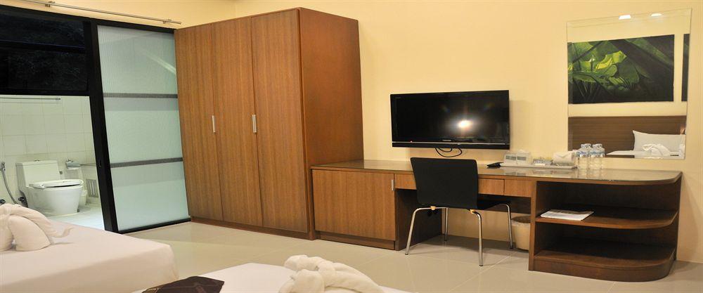 The Wave Hotel Patong Sha Phuket Buitenkant foto