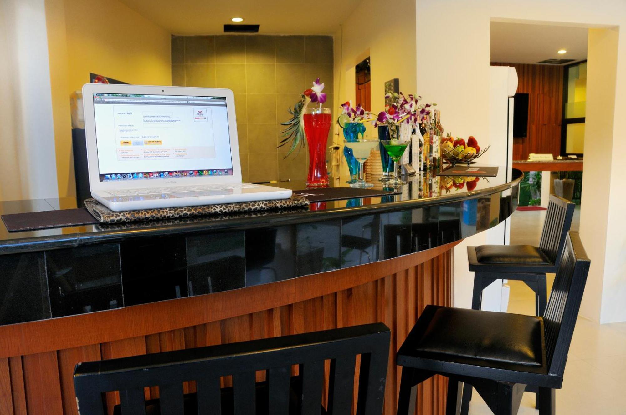 The Wave Hotel Patong Sha Phuket Buitenkant foto