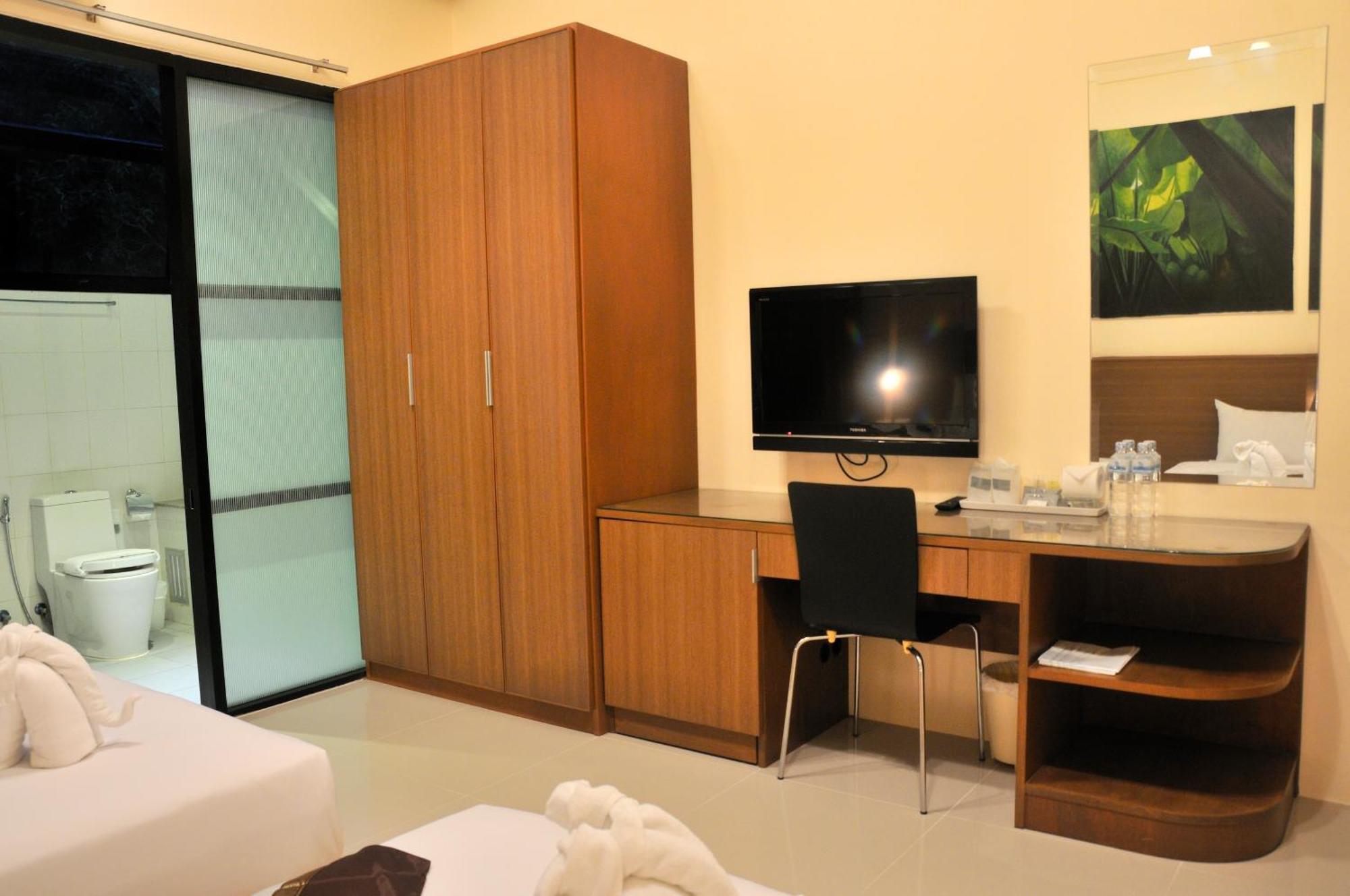 The Wave Hotel Patong Sha Phuket Buitenkant foto