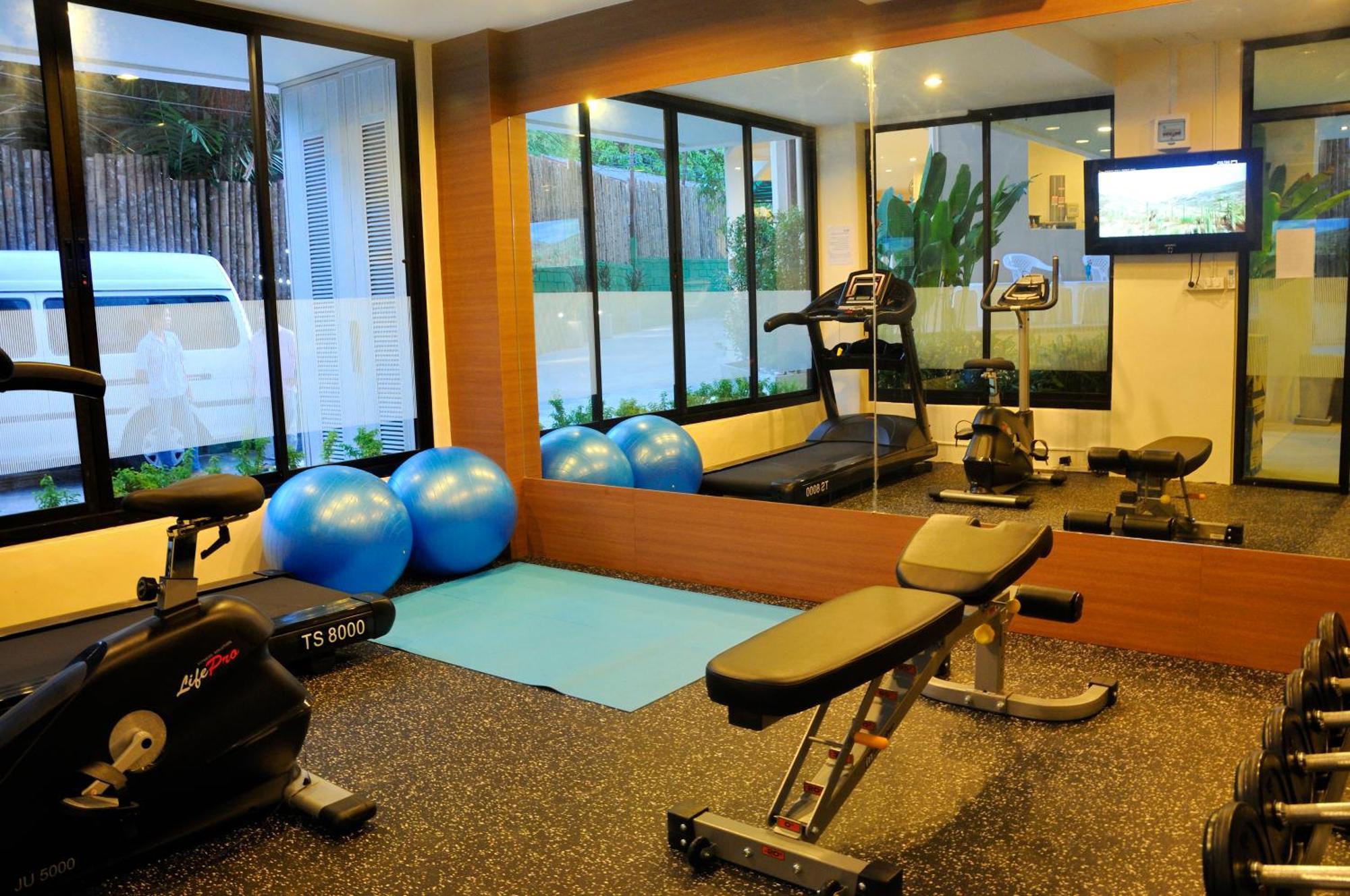 The Wave Hotel Patong Sha Phuket Buitenkant foto