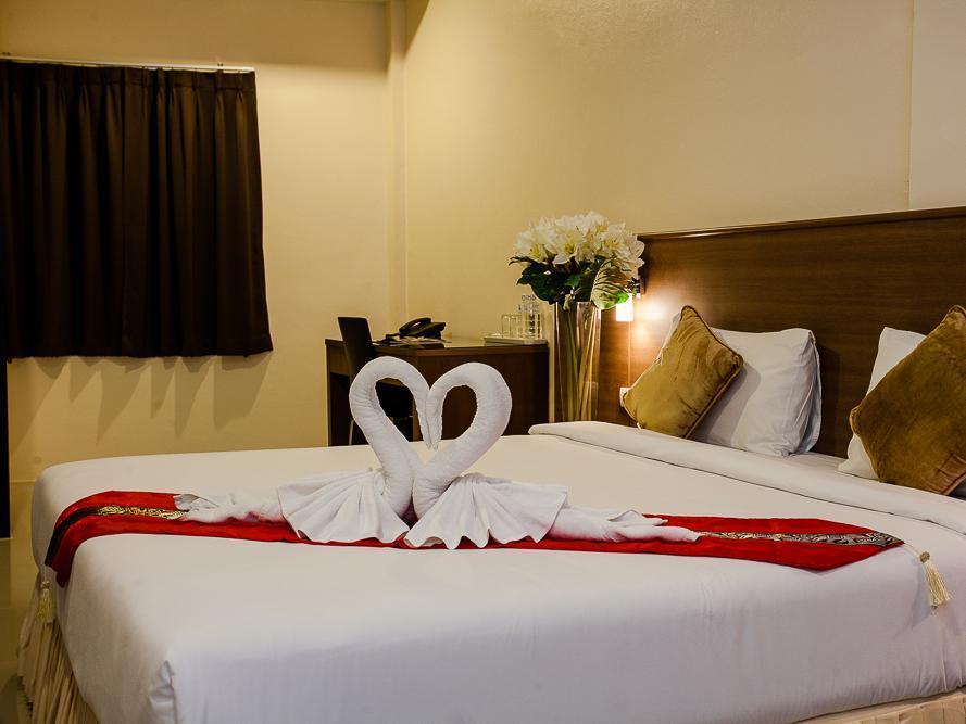 The Wave Hotel Patong Sha Phuket Buitenkant foto