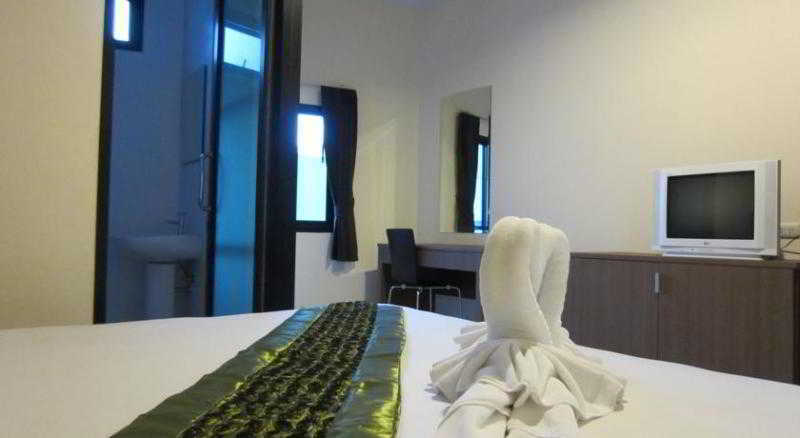 The Wave Hotel Patong Sha Phuket Buitenkant foto