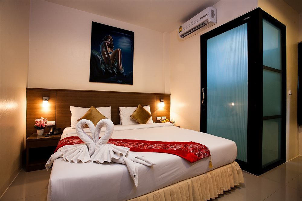 The Wave Hotel Patong Sha Phuket Buitenkant foto