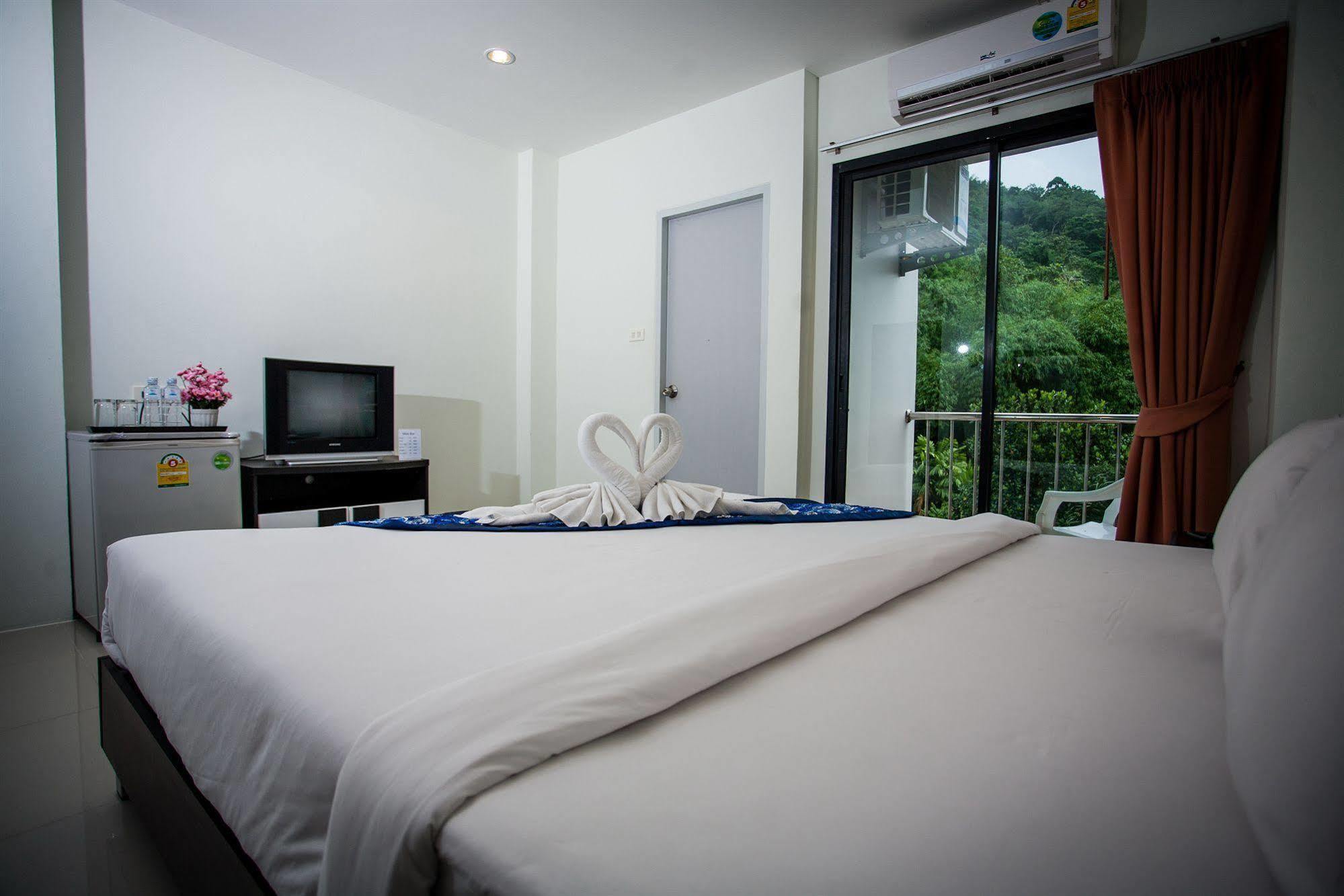 The Wave Hotel Patong Sha Phuket Buitenkant foto