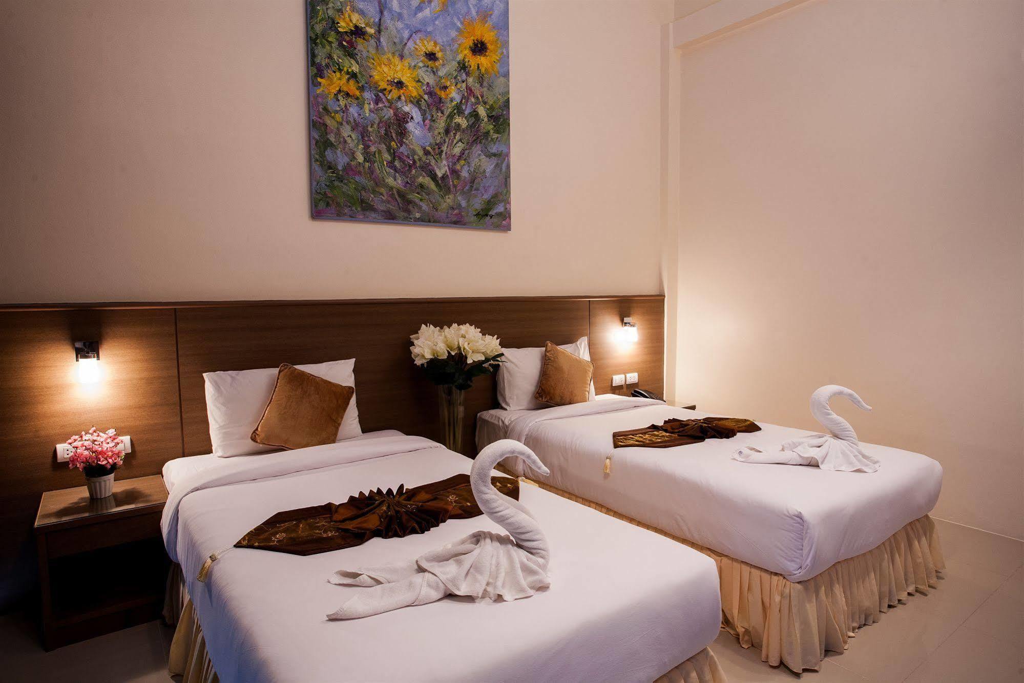 The Wave Hotel Patong Sha Phuket Buitenkant foto