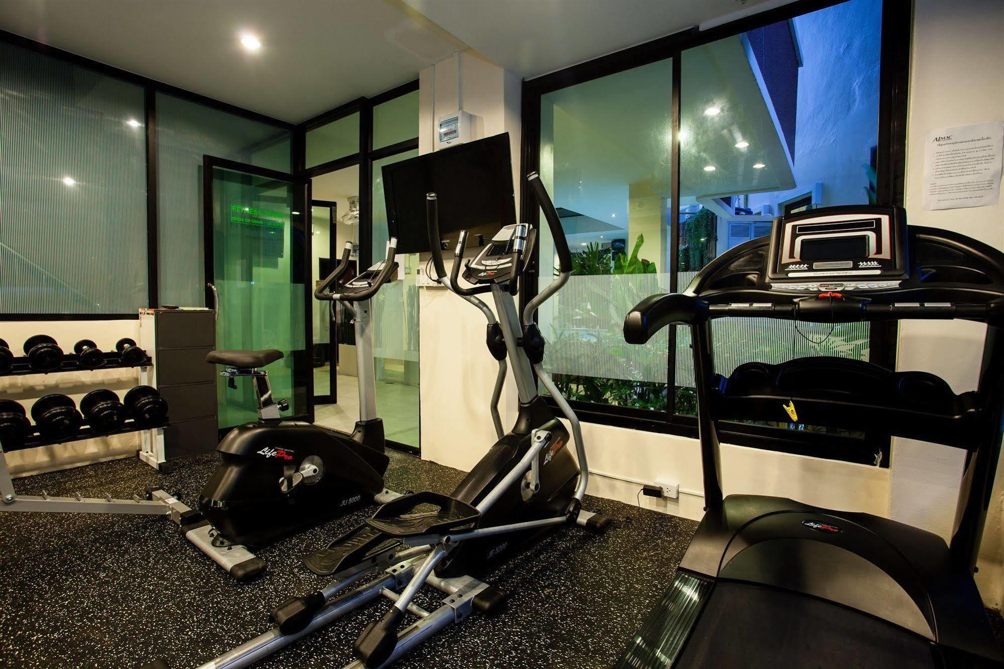 The Wave Hotel Patong Sha Phuket Buitenkant foto