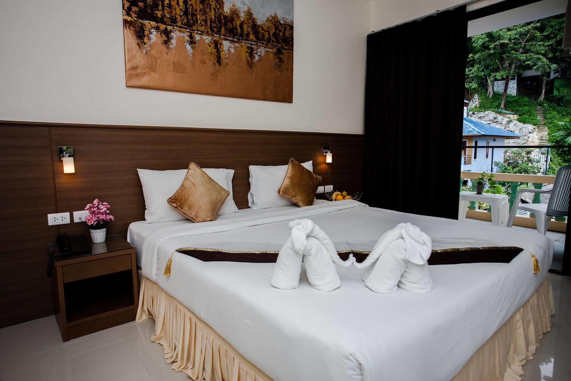 The Wave Hotel Patong Sha Phuket Buitenkant foto