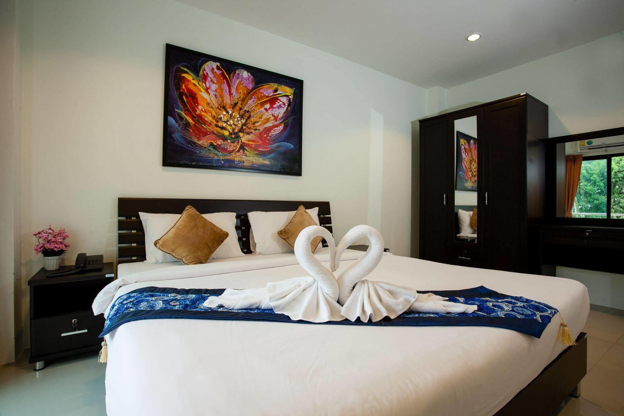 The Wave Hotel Patong Sha Phuket Buitenkant foto